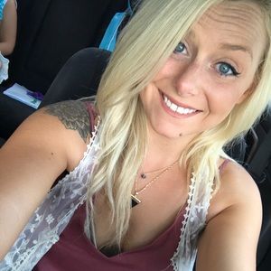 Meet your Posher, Kendra