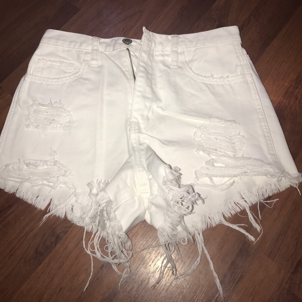 White Hollister festival shorts ☀️☀️🌈