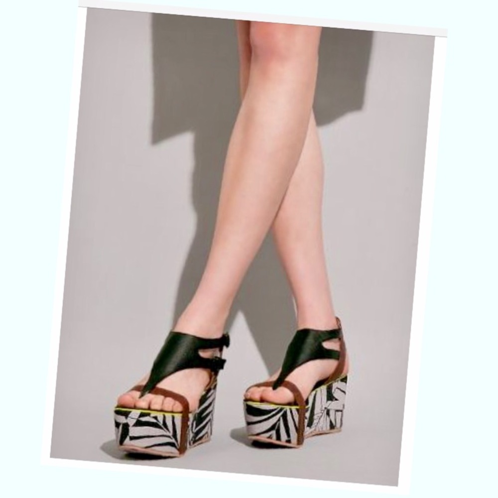 ⚠️Runs small- Matiko Platform Sandals ...fit 8.5m