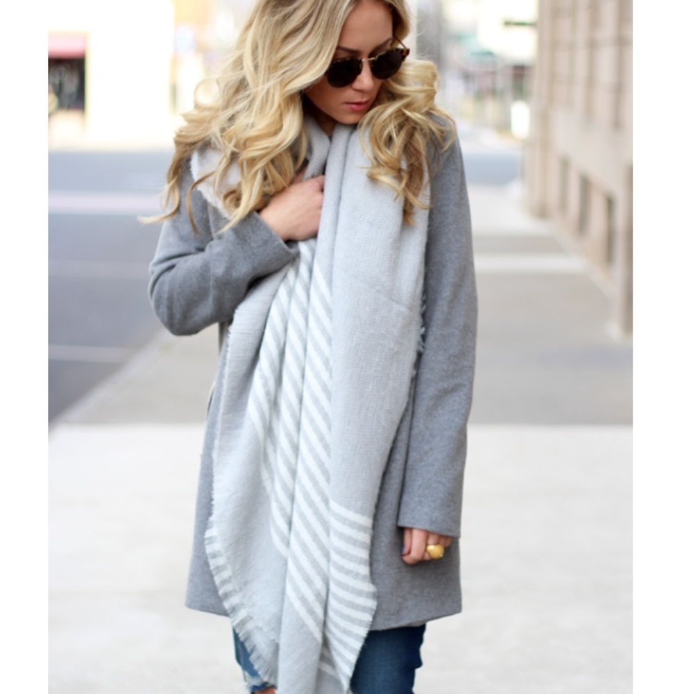 🆕Isla Gray & Cream Striped Blanket Scarf - Picture 3 of 8