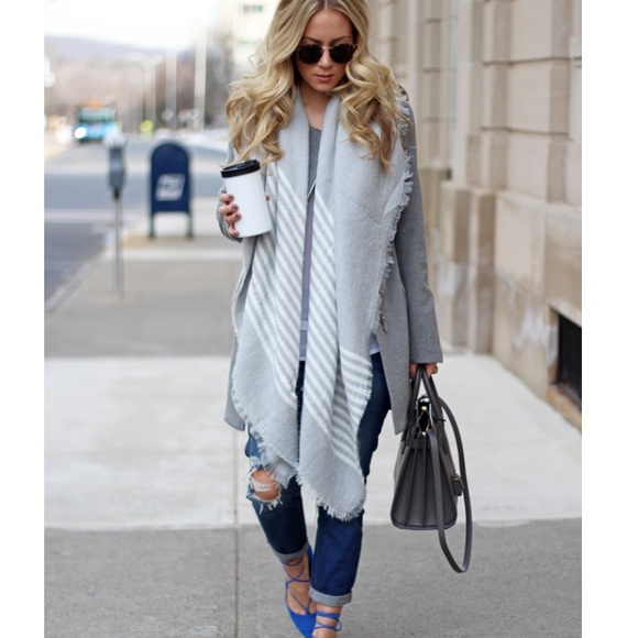 🆕Isla Gray & Cream Striped Blanket Scarf - Picture 2 of 8