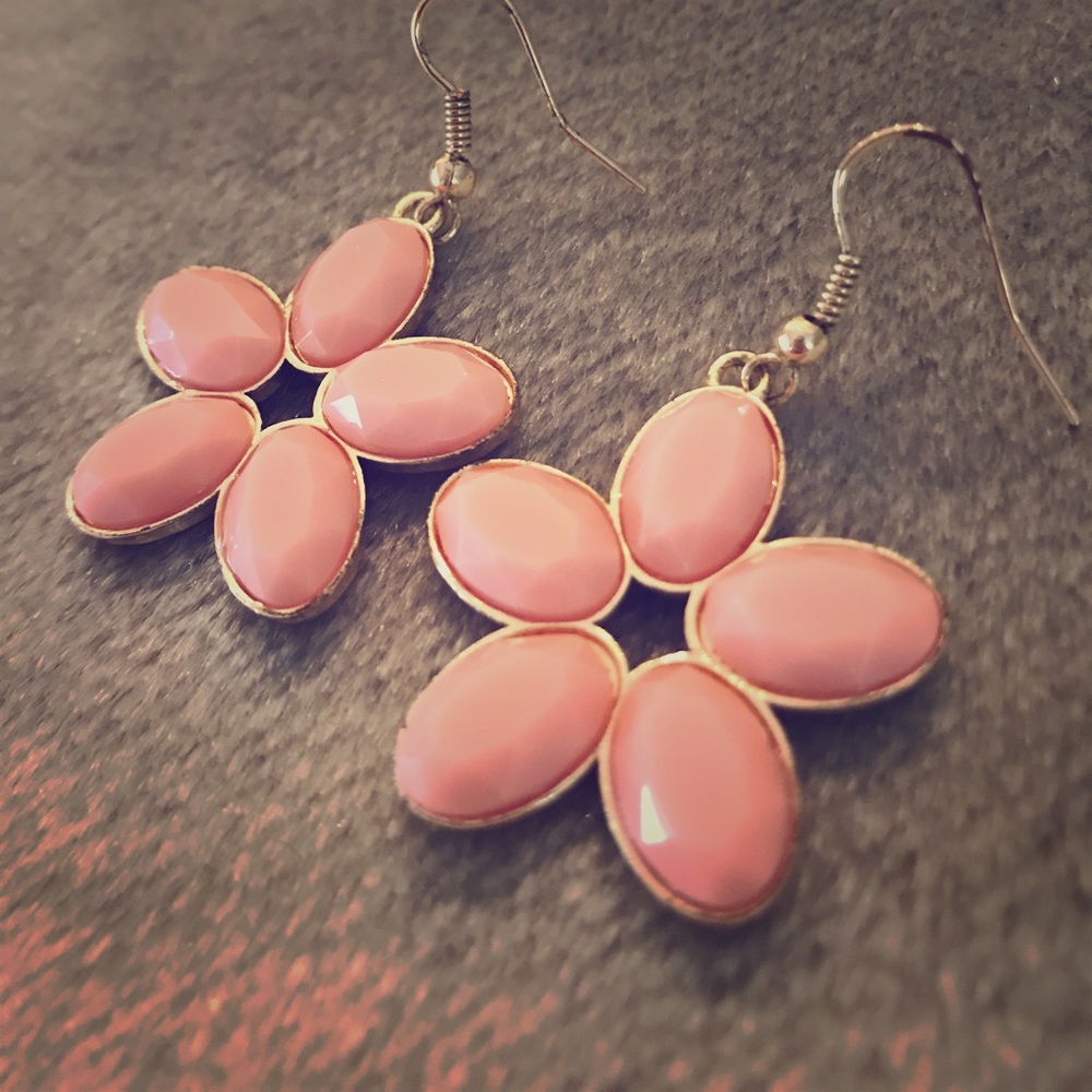 ❌SOLD❌Adorable flower earrings