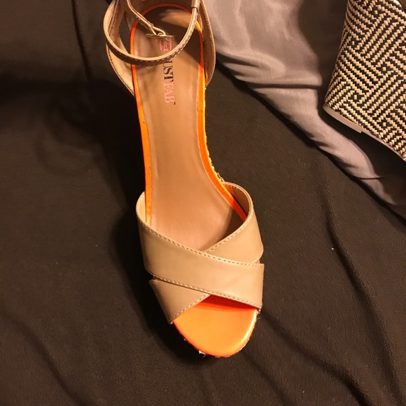 Cute, fun wedges - Picture 3 of 6