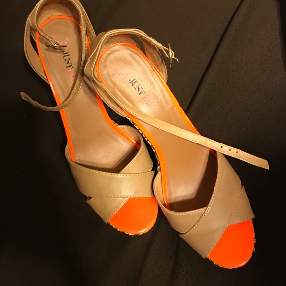 Cute, fun wedges - Picture 6 of 6