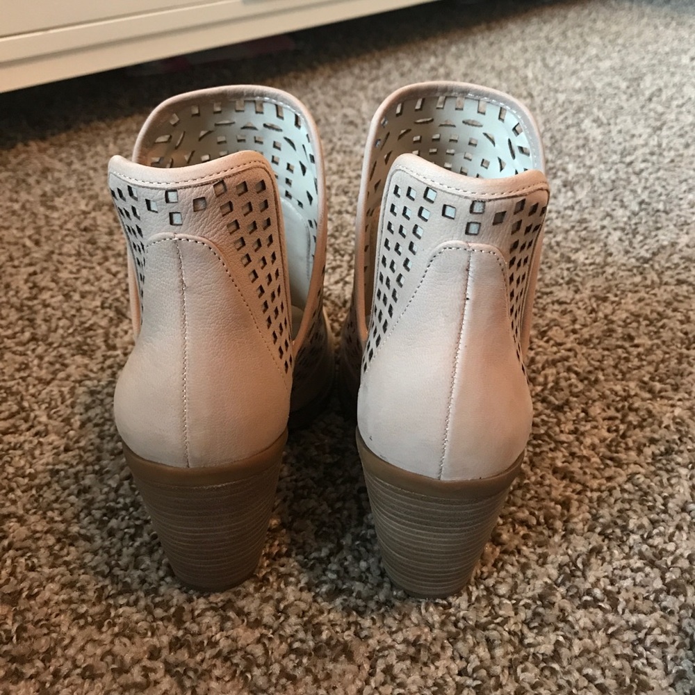 Booties - Picture 6 of 7