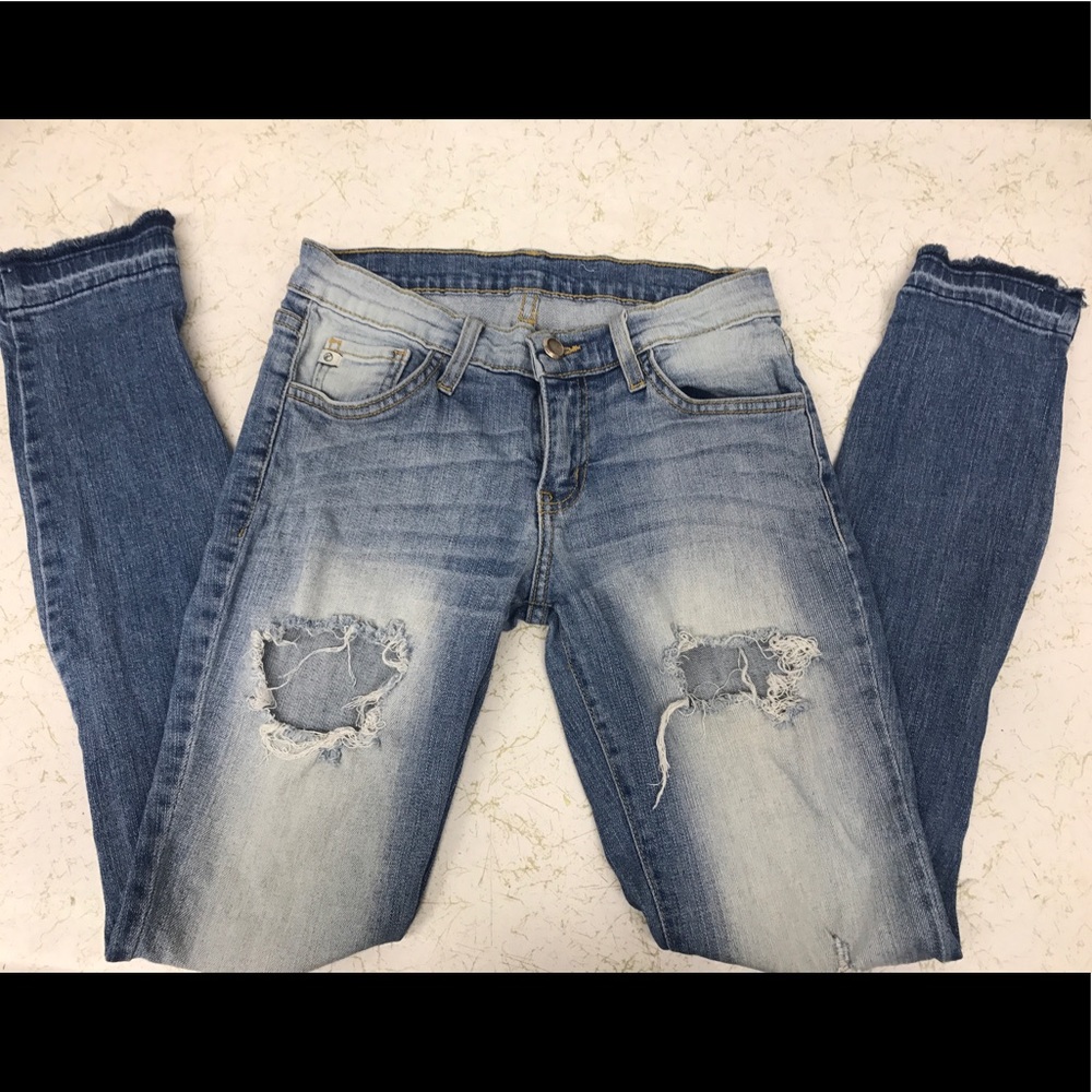 KanCan skinny heavily distressed ankle jeans 💕