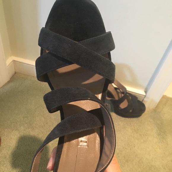 BCBG suede platform heels - Picture 3 of 7