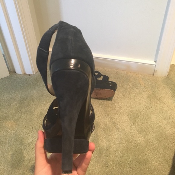 BCBG suede platform heels - Picture 7 of 7