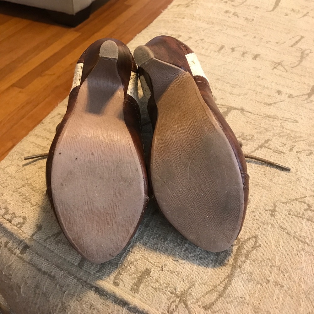 Lace-Side Booties - Picture 3 of 4