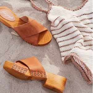 FREE PEOPLE CLOGS