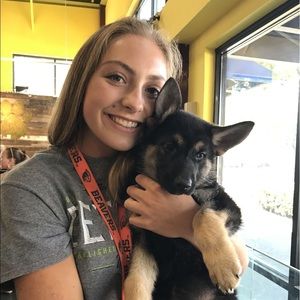 Meet your Posher, Makaela