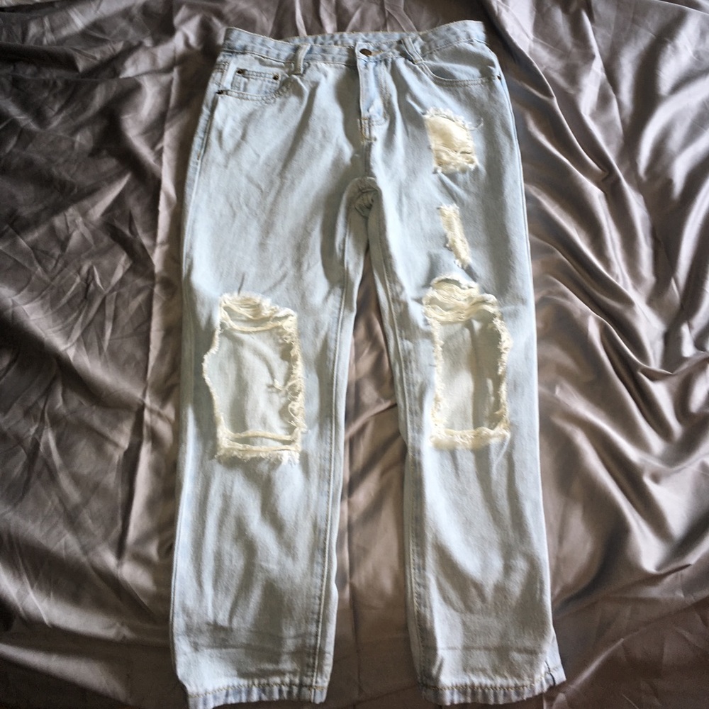 Light blue hole jeans