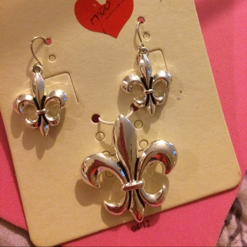 Fleur de lis slide/earrings