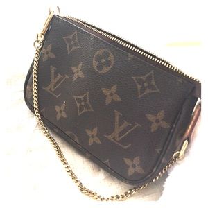 ✨Authentic Louis Vuitton Pochette✨