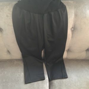 Maternity workout capris leggings