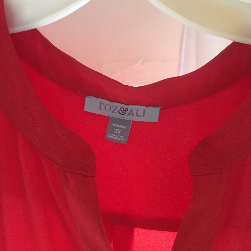 Red Roz&Ali flowy blouse - Picture 3 of 3