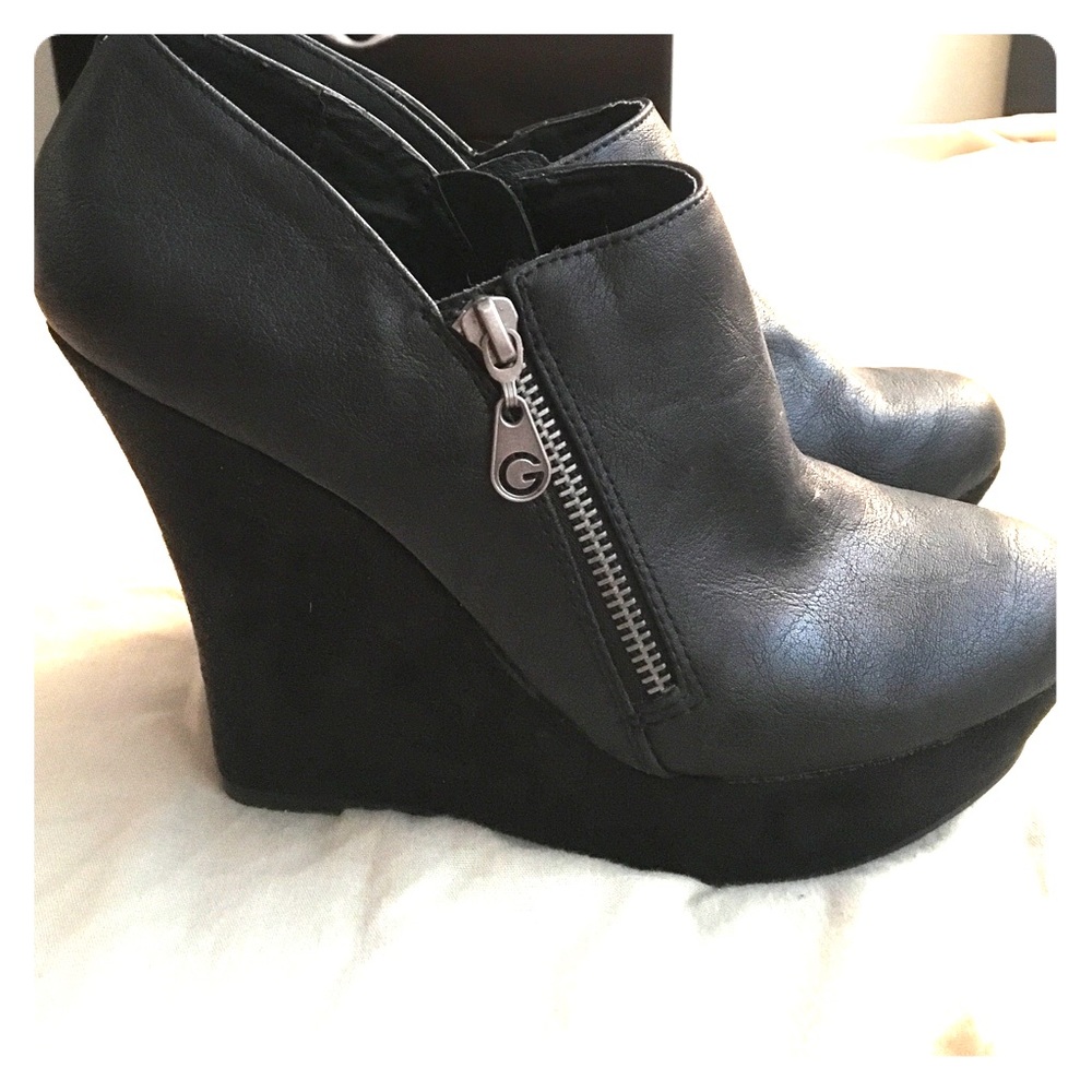 💖 Guess Faux Leather Booties!