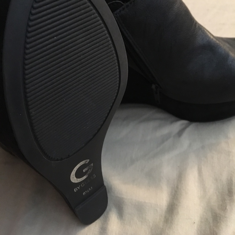 💖 Guess Faux Leather Booties! - Picture 3 of 4