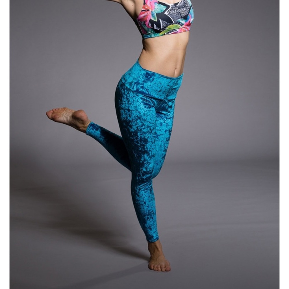 ⭐️RESERVED⭐️DO NOT BUY⭐️Onzie Blue Velvet Leggings