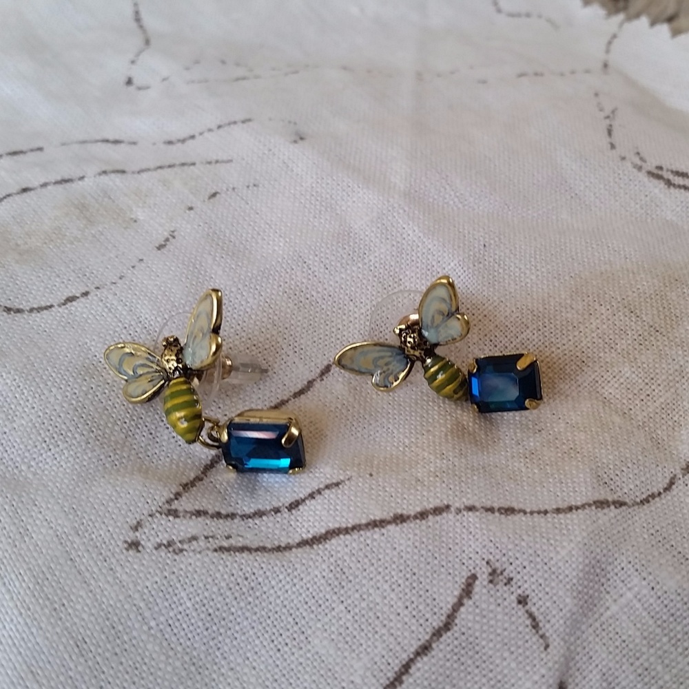 Insect Dangle Earrings - Picture 4 of 5