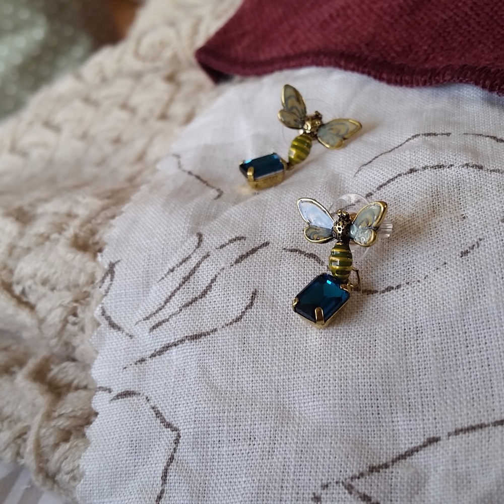 Insect Dangle Earrings - Picture 3 of 5