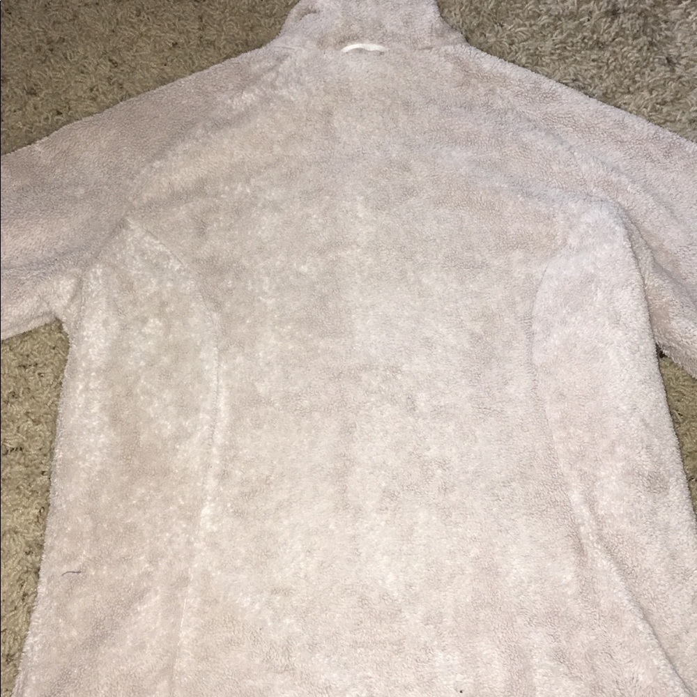 creme colored fleece north face jacket