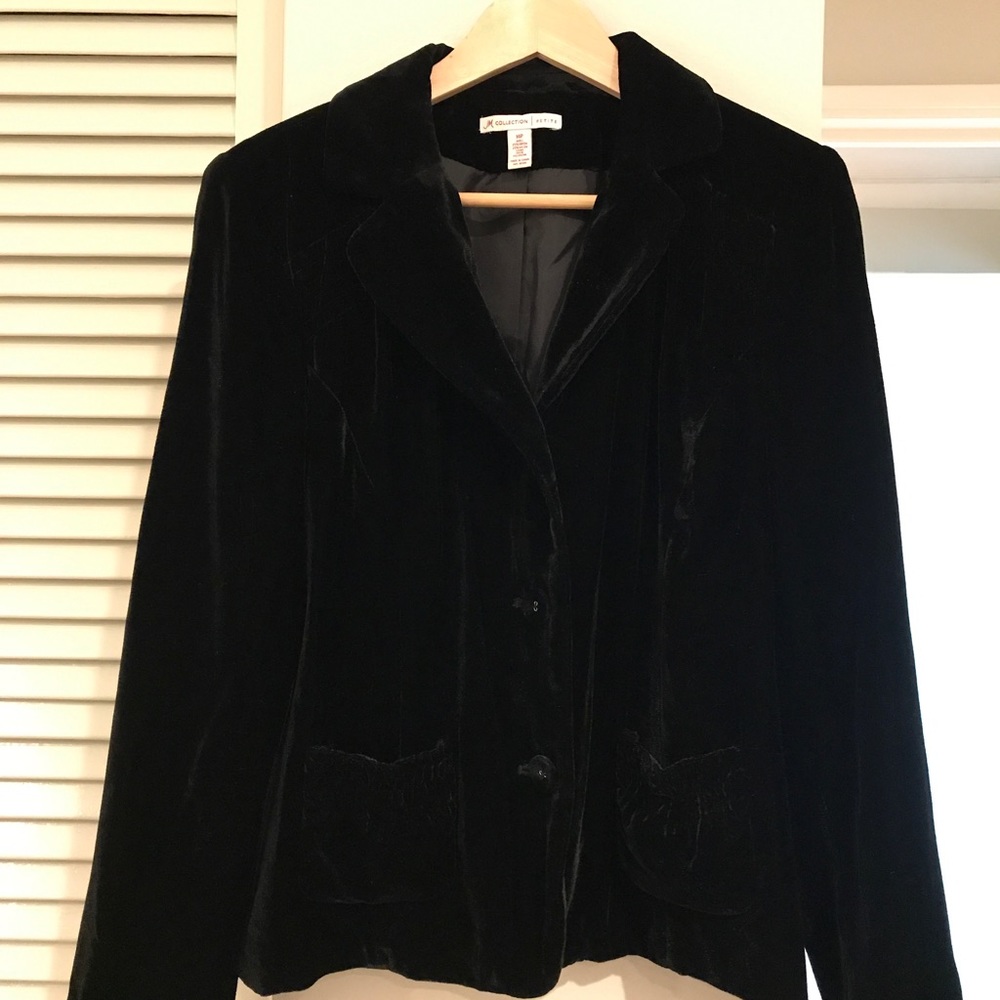 Beautiful black velvet jacket. No smoking or pets