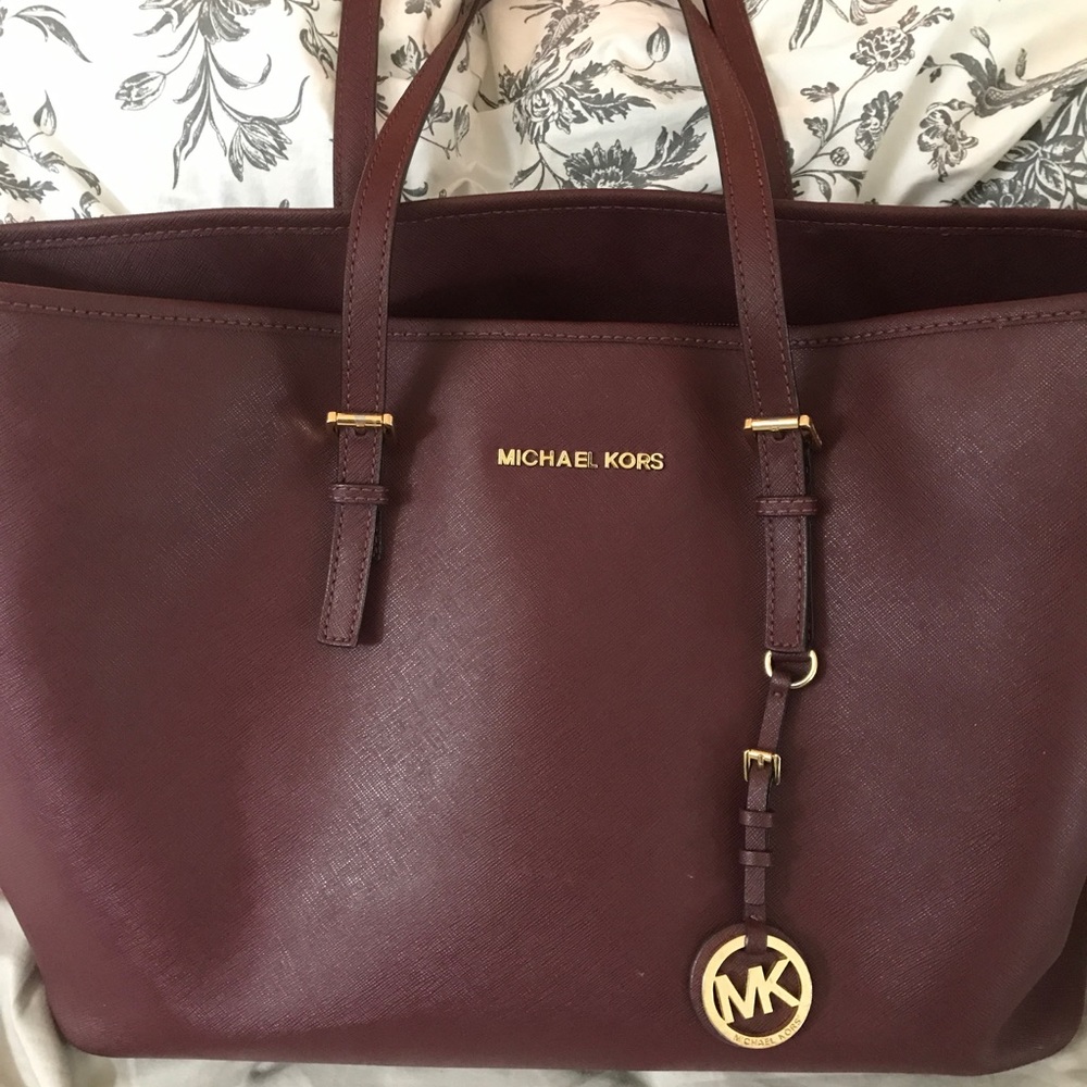 Authentic Michael kors jet set tote merlot