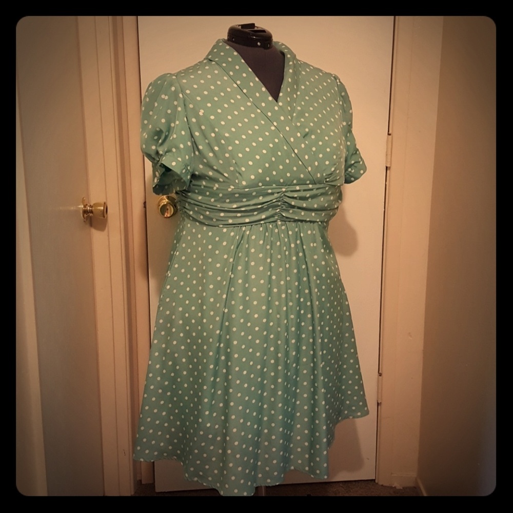 Pinup Polka dot dress with Pockets!