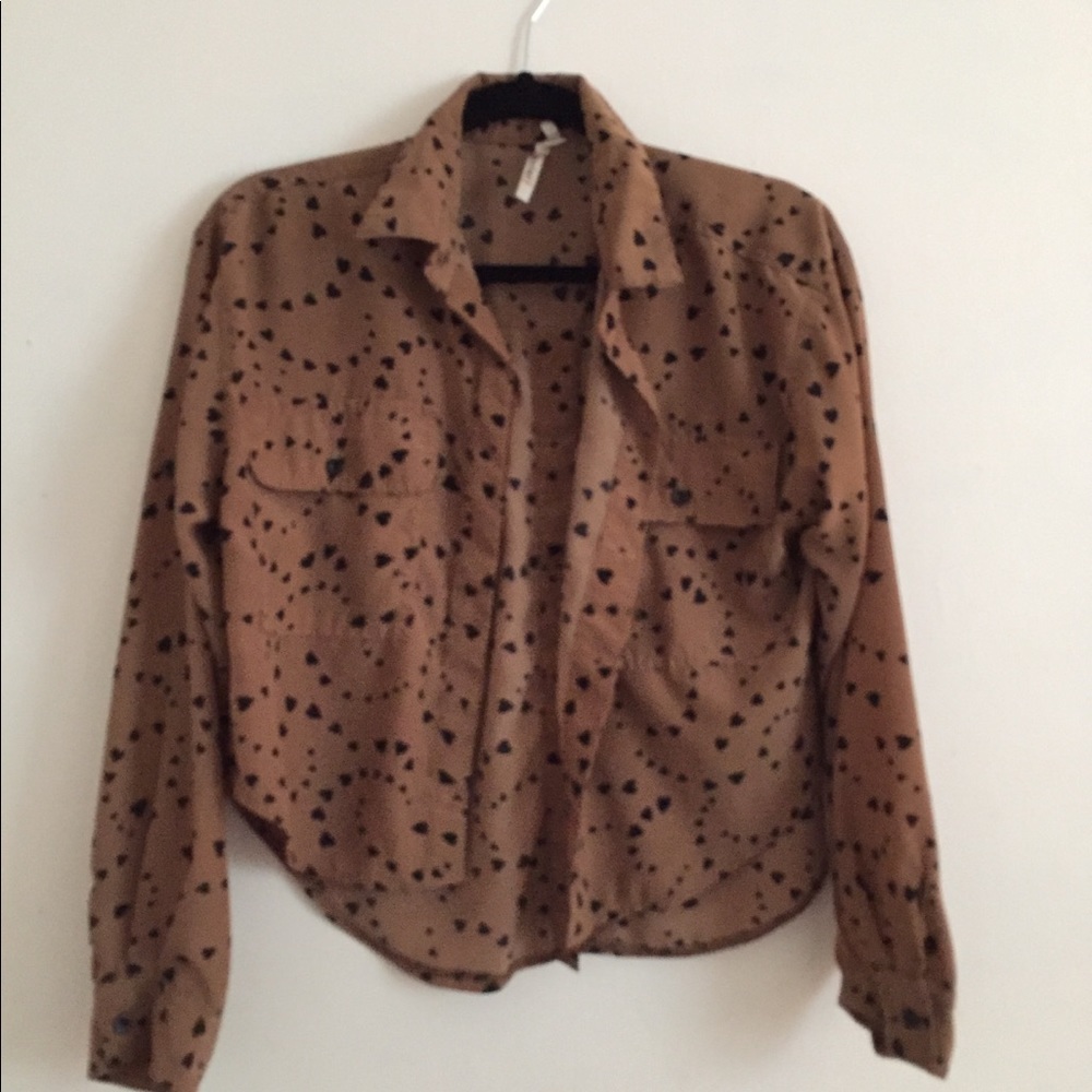 Printed tan and black cropped button up