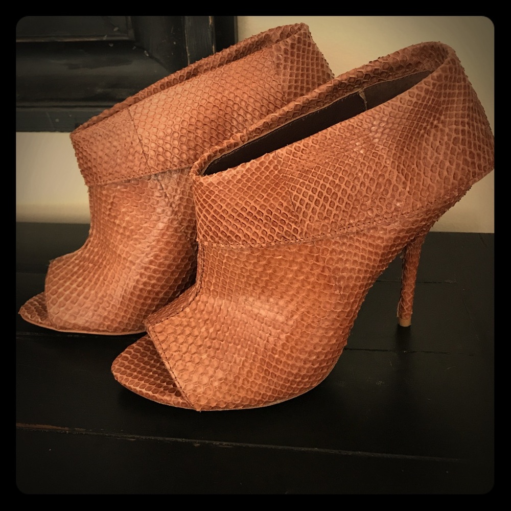 Leon Max shoes, never worn, bought at Max Mara
