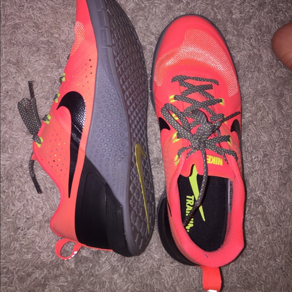 Nike tennis shoes size 8.5