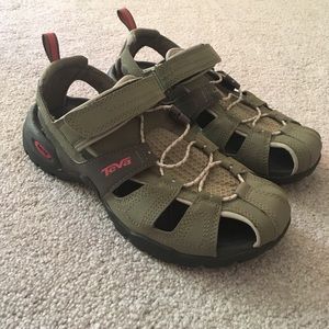 Teva waterproof sandals • size 6