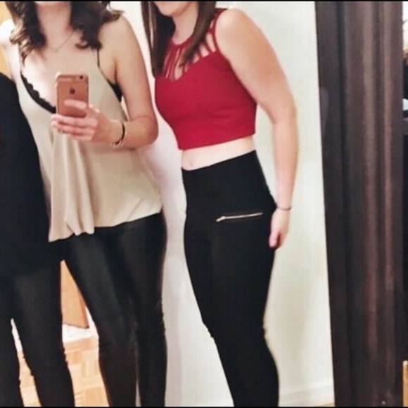 ✔️SOLD✔️Red Cage Detail Crop Top - Picture 4 of 4