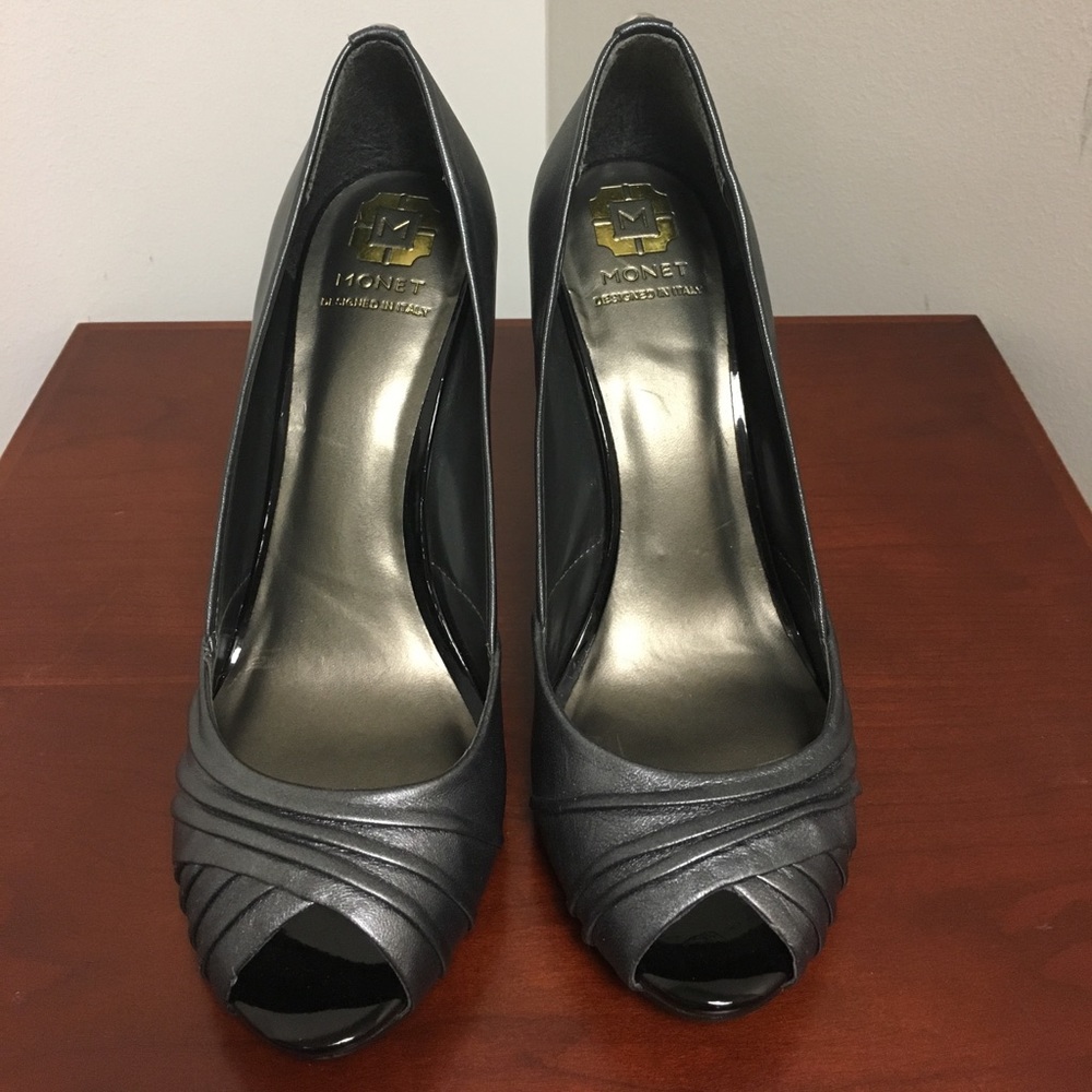 Monet peep toe heels size 8