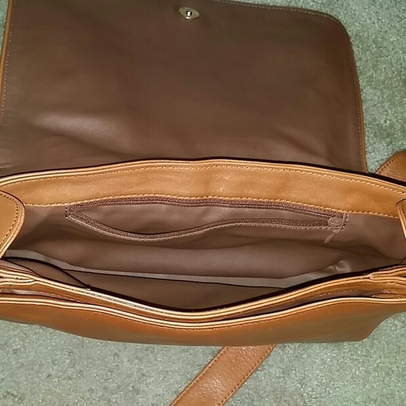 AKII crossbody bag. - Picture 3 of 4