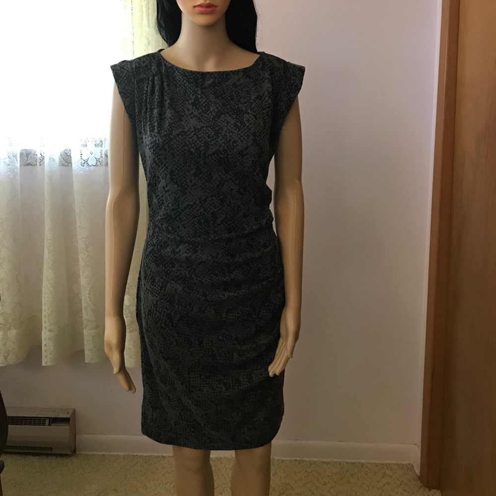 Lightly worn Ann Taylor sleeveless dress.
