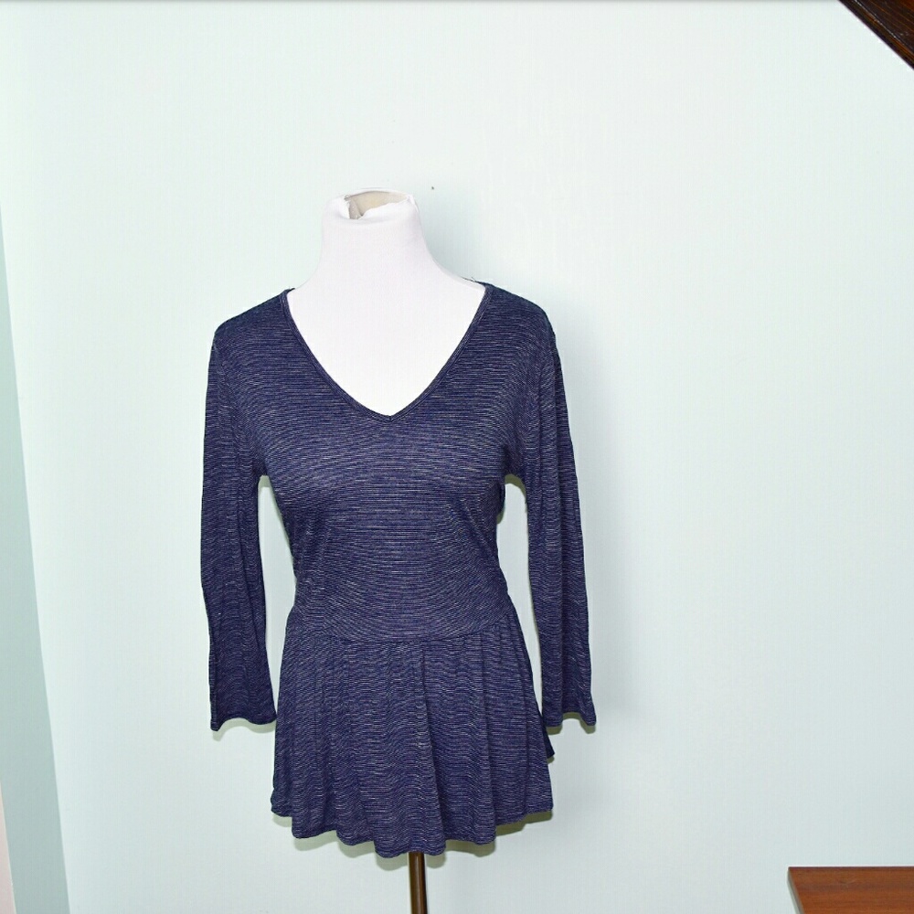 Adorable Blue Speckled Back Design Top - Picture 1 of 2