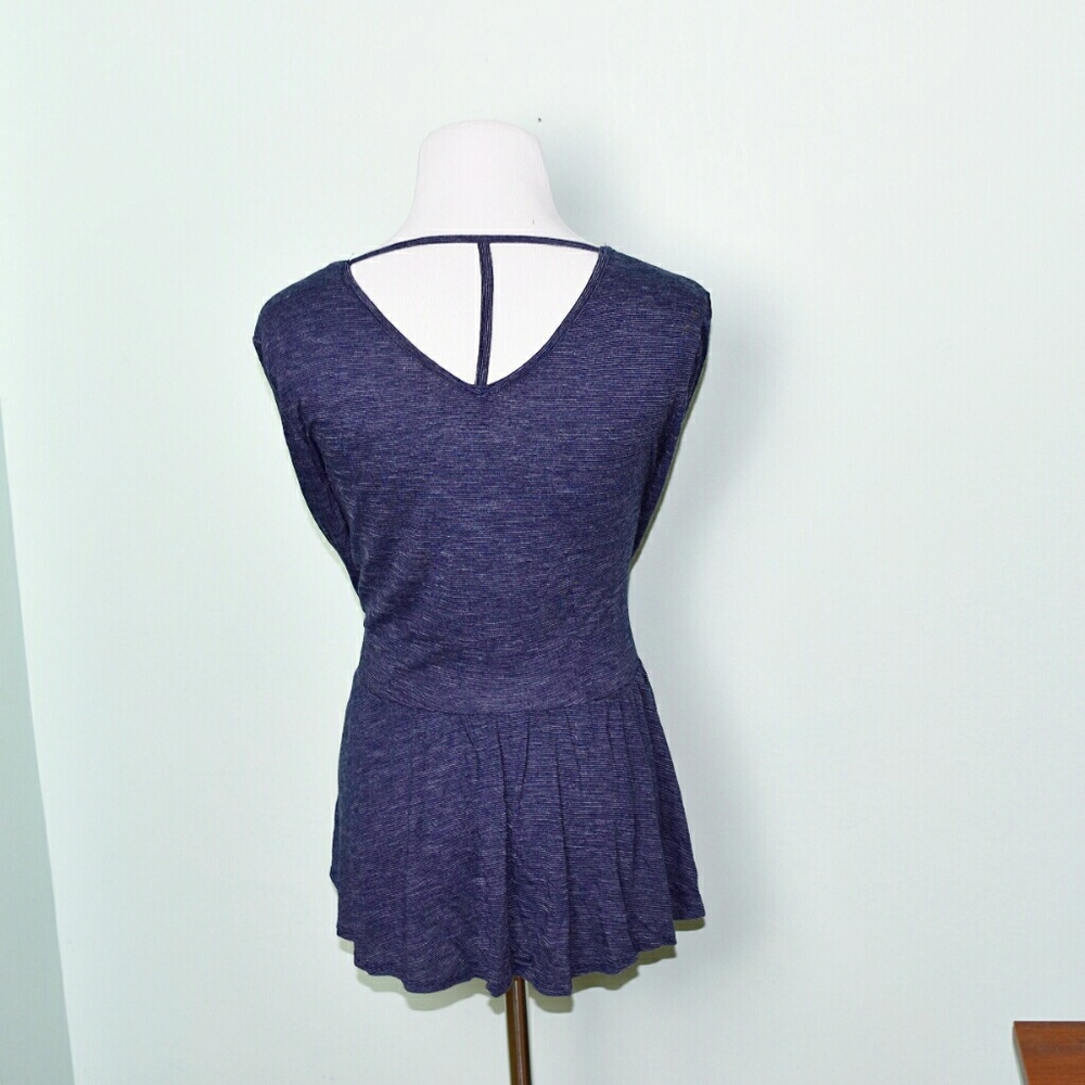 Adorable Blue Speckled Back Design Top - Picture 2 of 2