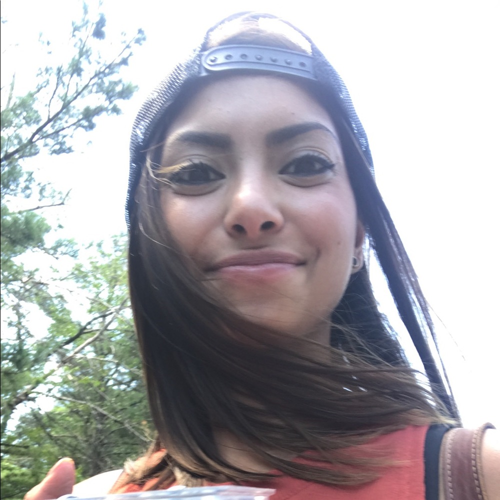 Meet your Posher, Gabriela