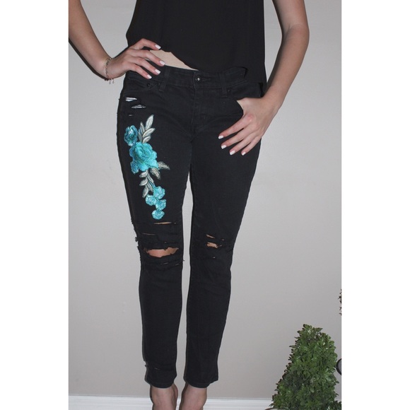 Levi's Denim - 🍁 FALL FLASH SALE! 🍁 highwaisted levi jeans