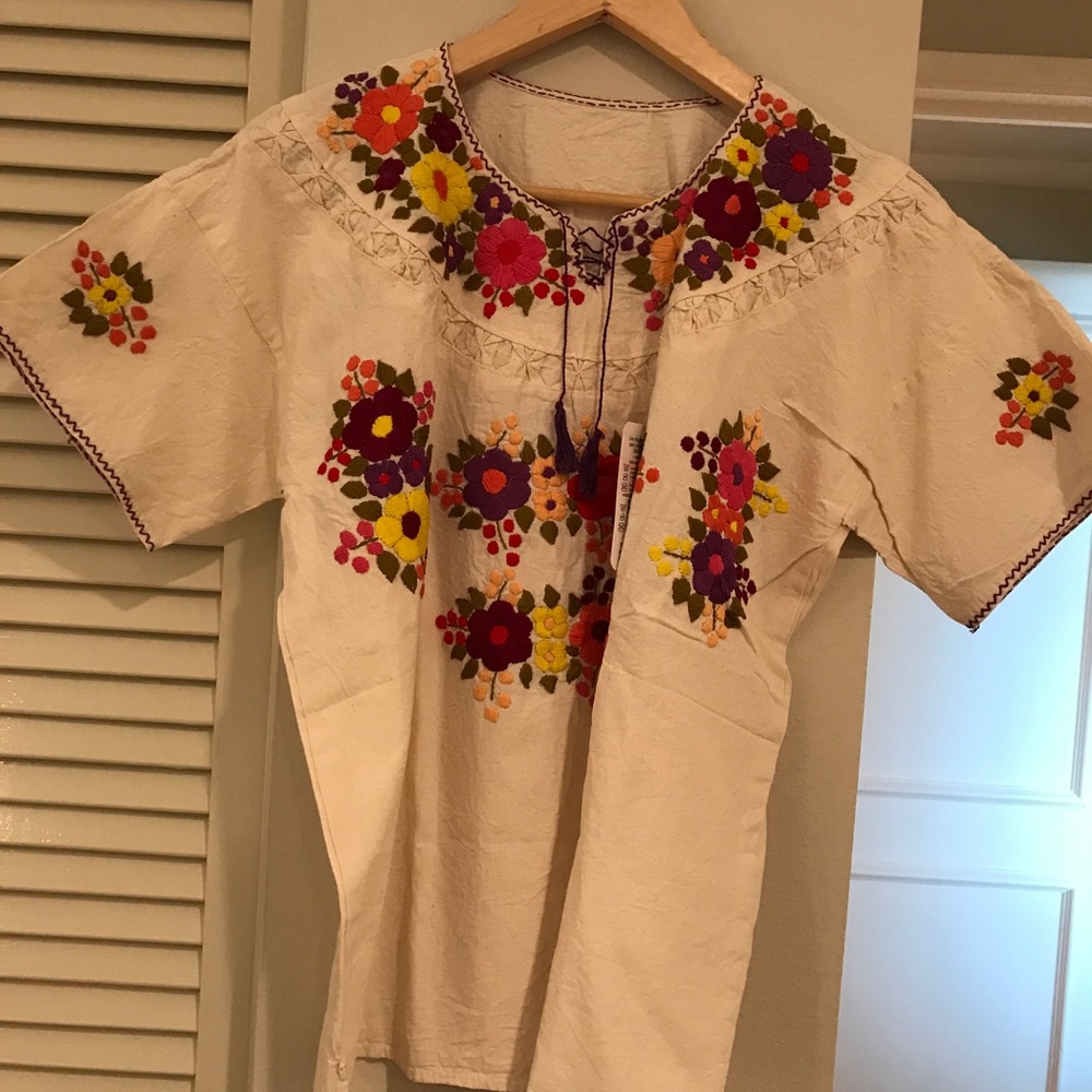 Exquisite embroidered Mexican shirt.