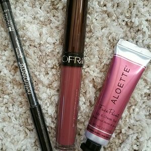 Eyeliner, face paint, liquid lipstick