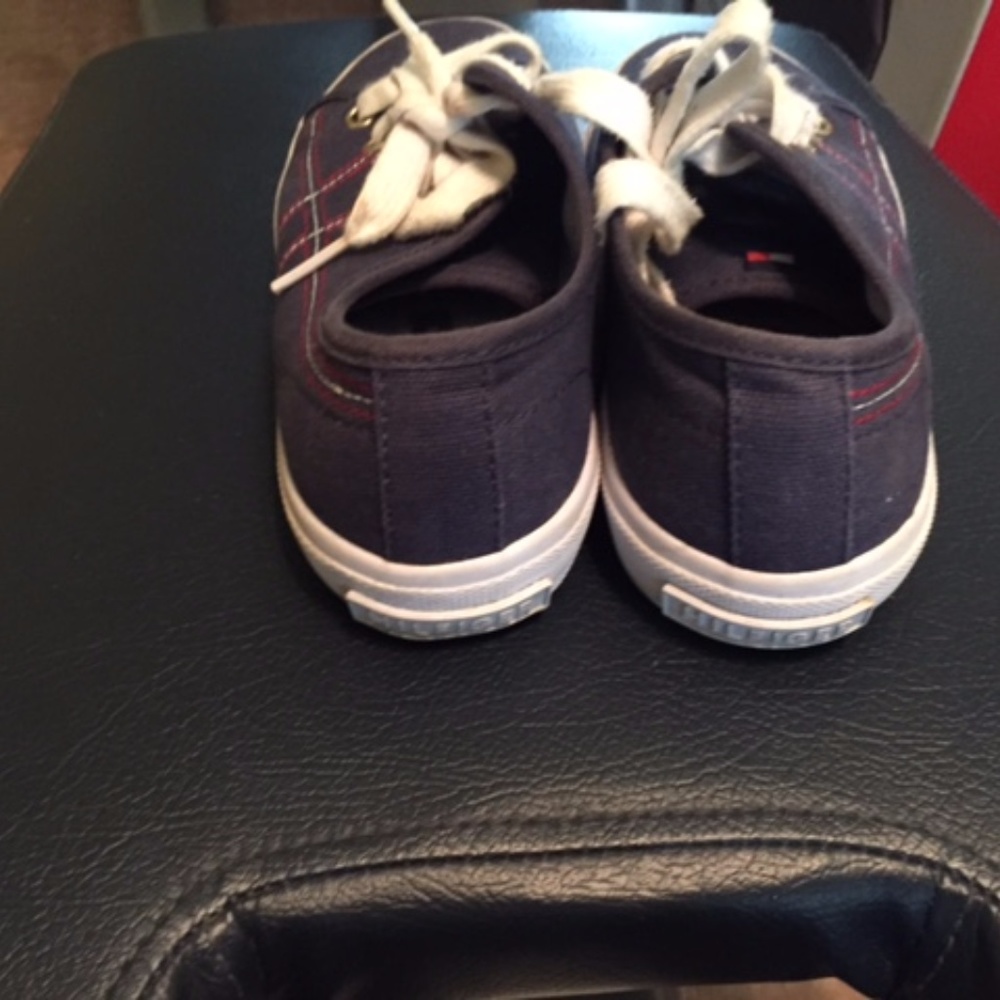 Tommy Hilfiger Women's Blue Sneaker Size 5.5