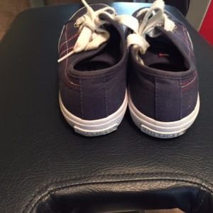 Tommy Hilfiger Women's Blue Sneaker Size 5.5