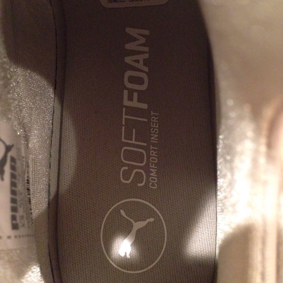 NIB Women's  PUMA soft foam shoes - Picture 7 of 8
