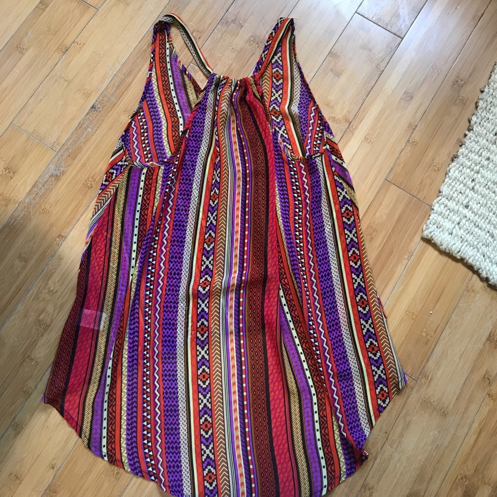 NWT Hi-Lo patterned top - Picture 4 of 4