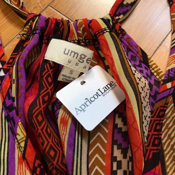 NWT Hi-Lo patterned top - Picture 2 of 4