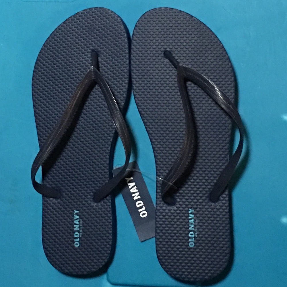 👣New “Bundle” of Old Navy Flip Flops 👣