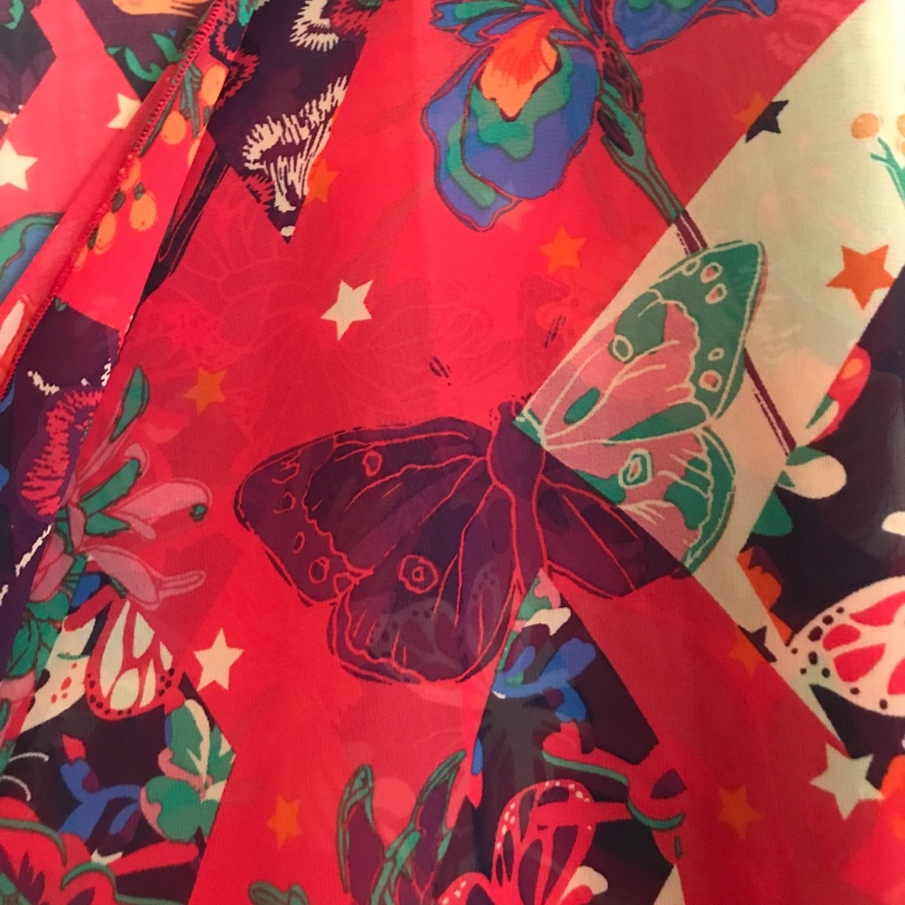 Stunning LuLaRoe Shirley!